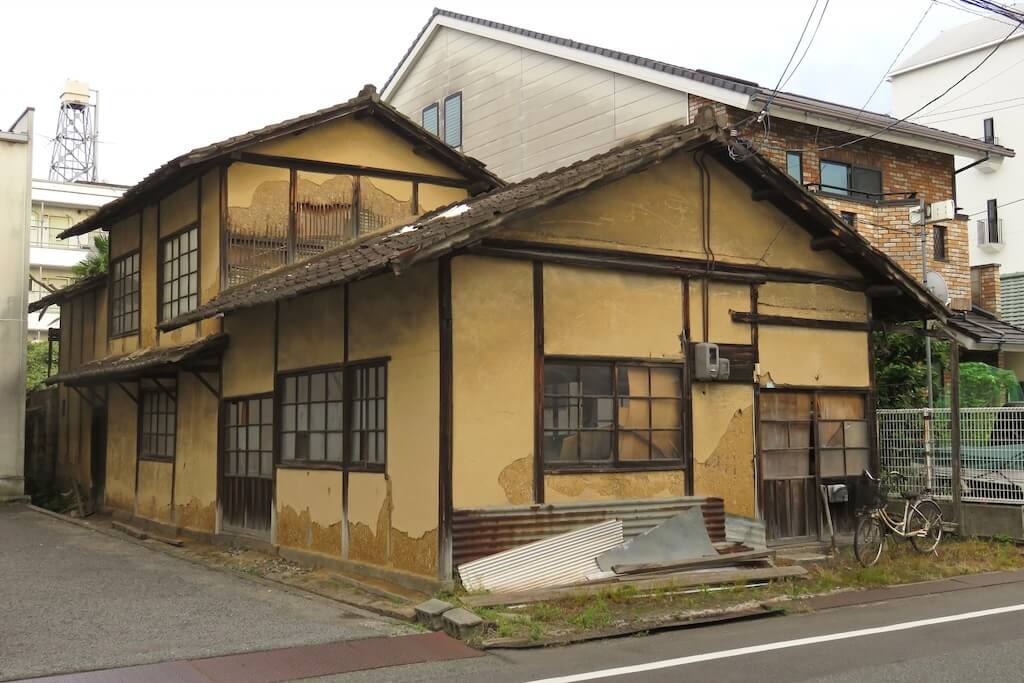 ボロボロの空き家